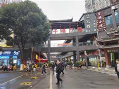 观山湖千禧广场32平一楼门面出租